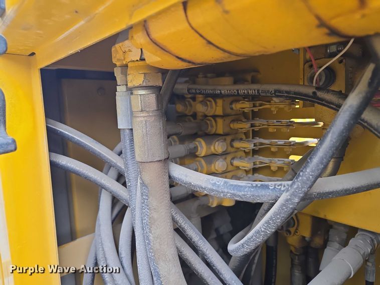 image for item EF1558 Gomaco GT-6200 slipform paver