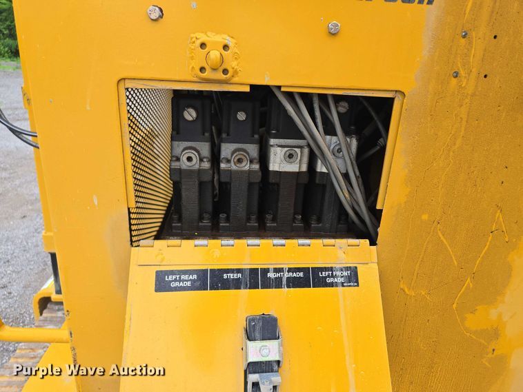 image for item EF1558 Gomaco GT-6200 slipform paver