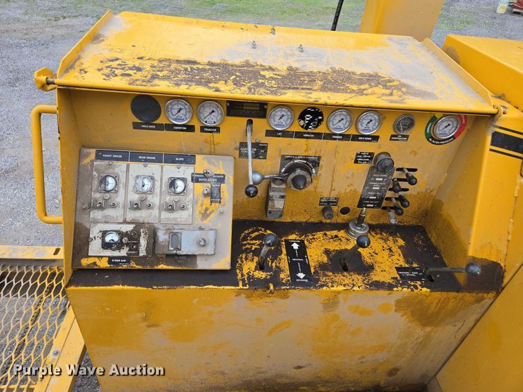 image for item EF1558 Gomaco GT-6200 slipform paver