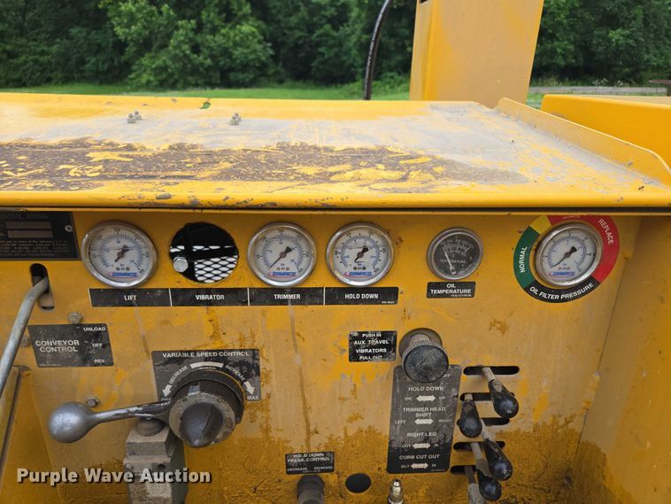 image for item EF1558 Gomaco GT-6200 slipform paver