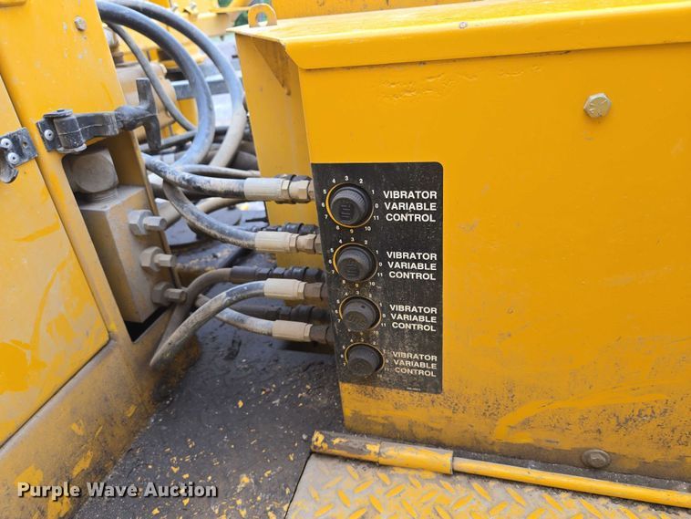 image for item EF1558 Gomaco GT-6200 slipform paver