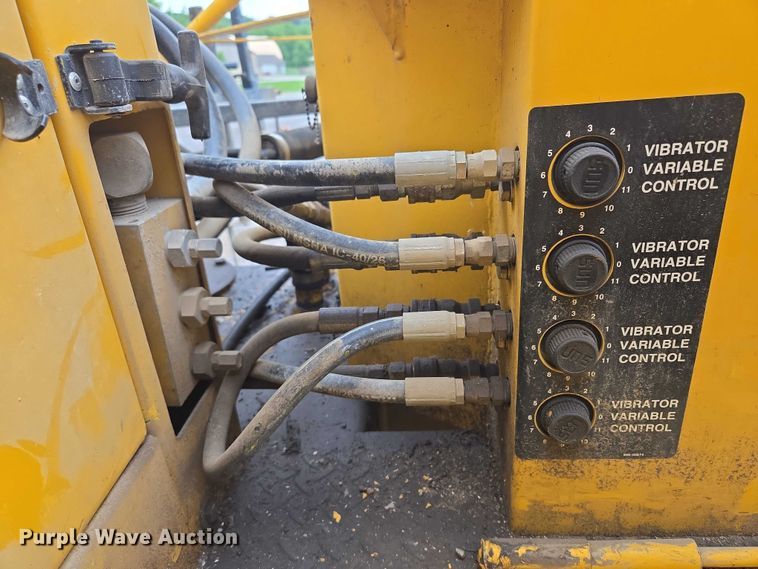 image for item EF1558 Gomaco GT-6200 slipform paver