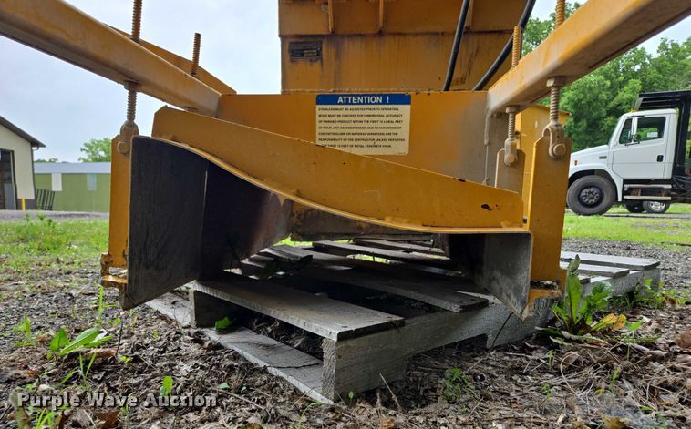 image for item EF1558 Gomaco GT-6200 slipform paver