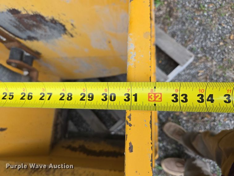 image for item EF1558 Gomaco GT-6200 slipform paver