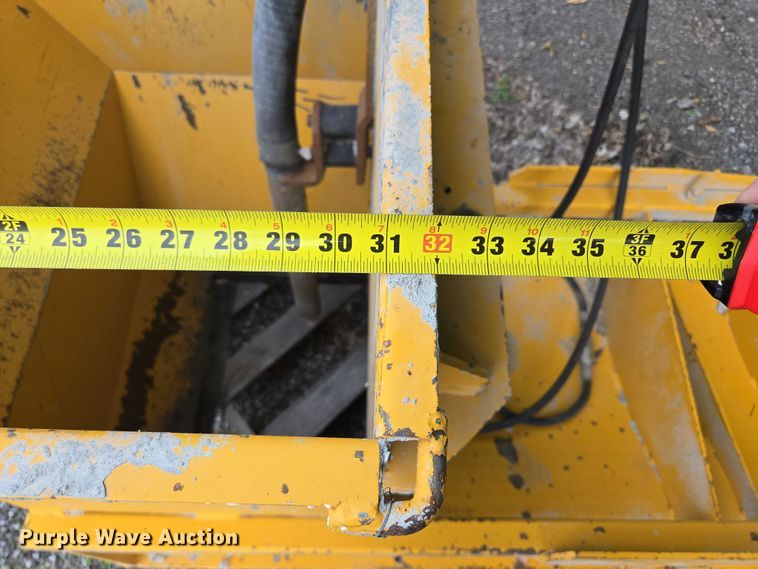 image for item EF1558 Gomaco GT-6200 slipform paver