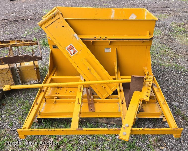 image for item EF1558 Gomaco GT-6200 slipform paver