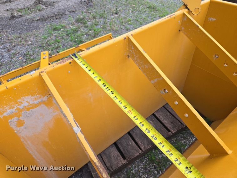 image for item EF1558 Gomaco GT-6200 slipform paver