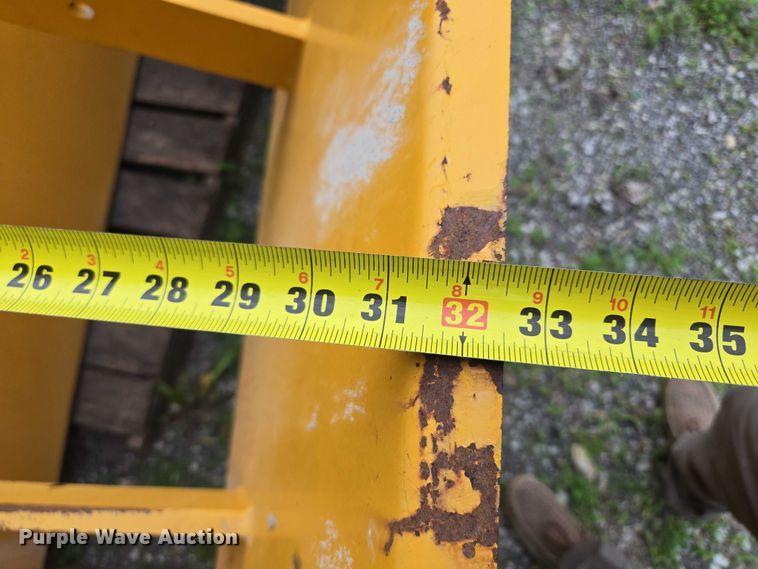 image for item EF1558 Gomaco GT-6200 slipform paver