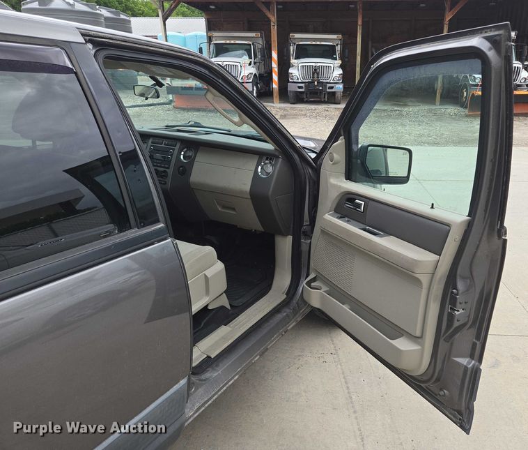 image for item EF1566 2011 Ford Expedition XLT SUV