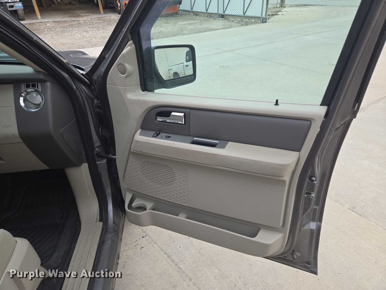 image for item EF1566 2011 Ford Expedition XLT SUV