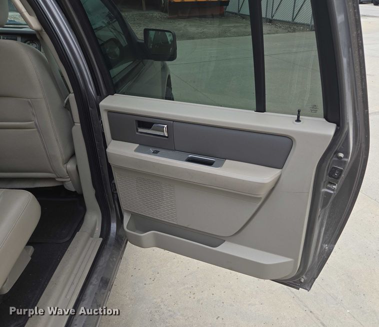 image for item EF1566 2011 Ford Expedition XLT SUV