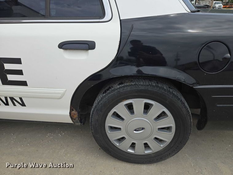 image for item EF1567 2010 Ford Crown Victoria Police Interceptor  