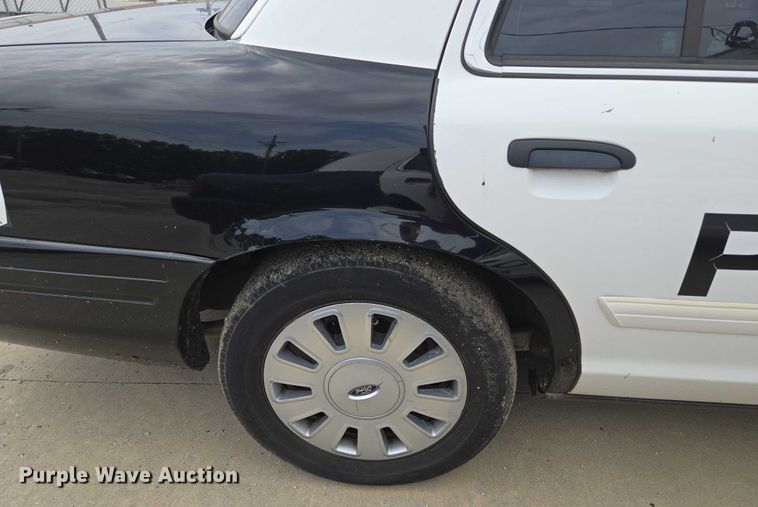 image for item EF1567 2010 Ford Crown Victoria Police Interceptor  