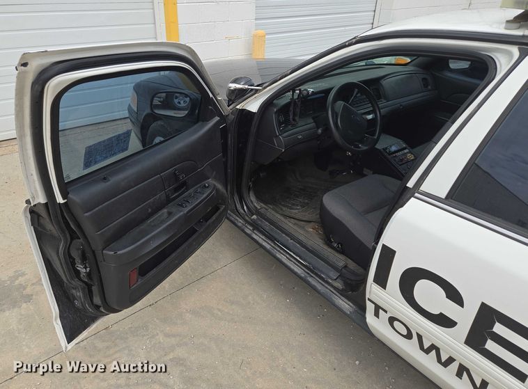 image for item EF1567 2010 Ford Crown Victoria Police Interceptor  