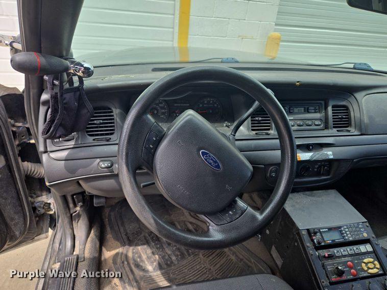 image for item EF1567 2010 Ford Crown Victoria Police Interceptor  