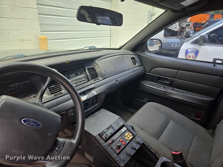 image for item EF1567 2010 Ford Crown Victoria Police Interceptor  