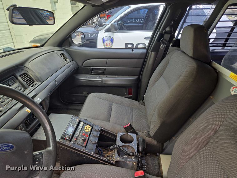 image for item EF1567 2010 Ford Crown Victoria Police Interceptor  
