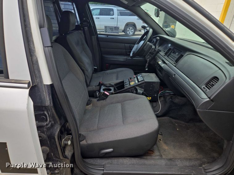 image for item EF1567 2010 Ford Crown Victoria Police Interceptor  