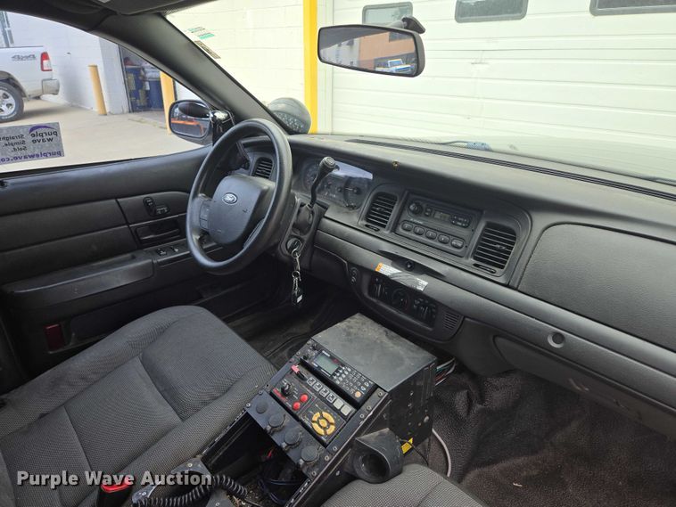 image for item EF1567 2010 Ford Crown Victoria Police Interceptor  