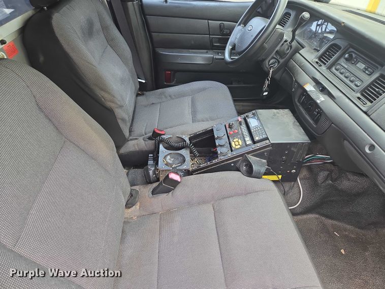 image for item EF1567 2010 Ford Crown Victoria Police Interceptor  