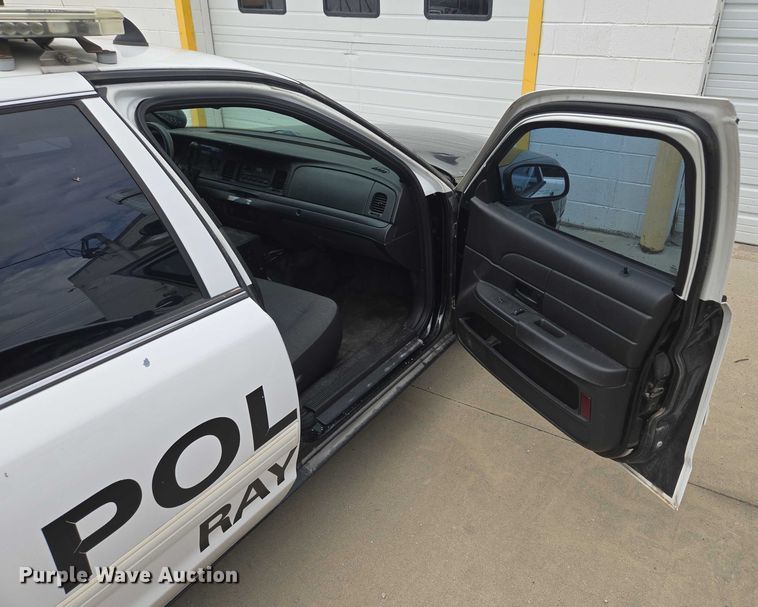 image for item EF1567 2010 Ford Crown Victoria Police Interceptor  