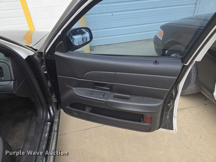 image for item EF1567 2010 Ford Crown Victoria Police Interceptor  