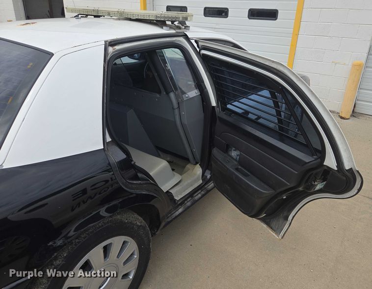 image for item EF1567 2010 Ford Crown Victoria Police Interceptor  