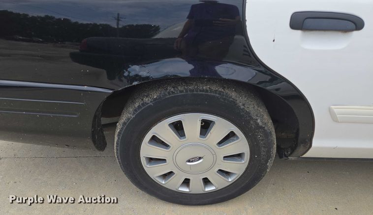 image for item EF1567 2010 Ford Crown Victoria Police Interceptor  