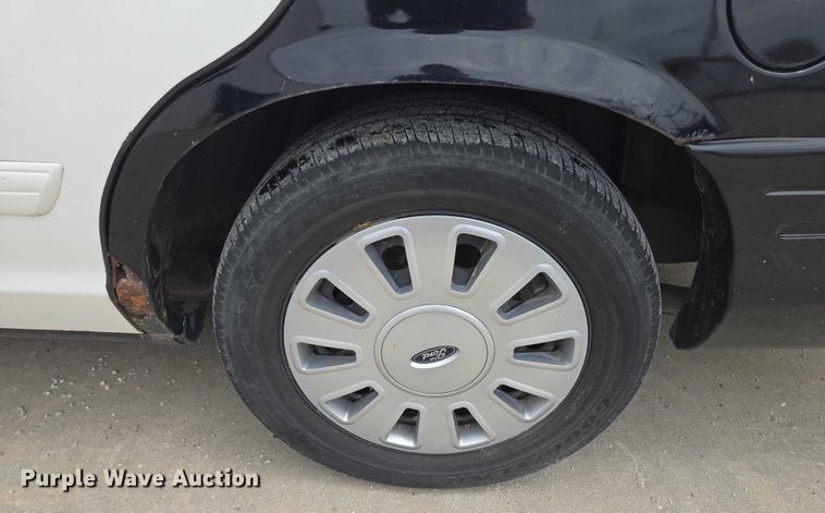 image for item EF1567 2010 Ford Crown Victoria Police Interceptor  