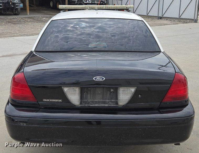 image for item EF1568 2010 Ford Crown Victoria Police Interceptor 