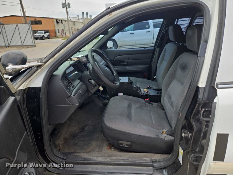 image for item EF1568 2010 Ford Crown Victoria Police Interceptor 
