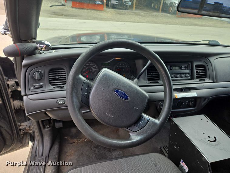 image for item EF1568 2010 Ford Crown Victoria Police Interceptor 
