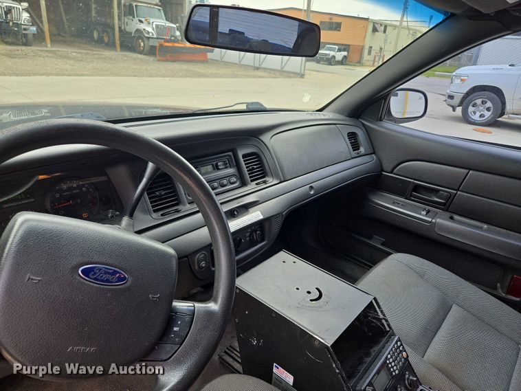 image for item EF1568 2010 Ford Crown Victoria Police Interceptor 