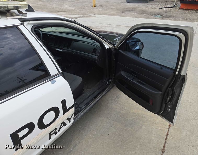 image for item EF1568 2010 Ford Crown Victoria Police Interceptor 