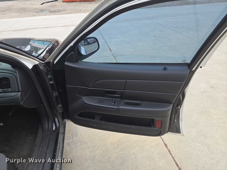 image for item EF1568 2010 Ford Crown Victoria Police Interceptor 