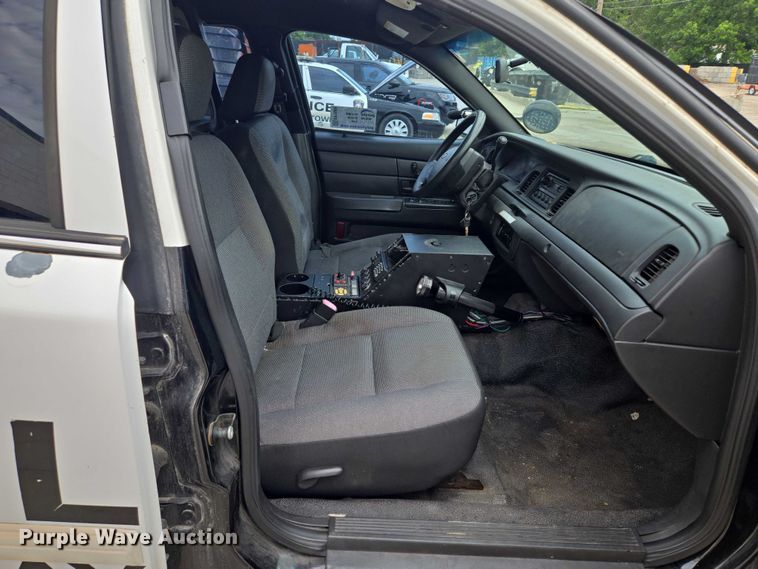 image for item EF1568 2010 Ford Crown Victoria Police Interceptor 