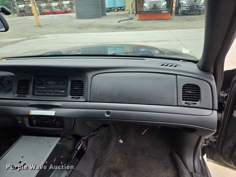 image for item EF1568 2010 Ford Crown Victoria Police Interceptor 