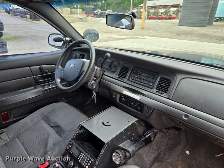 image for item EF1568 2010 Ford Crown Victoria Police Interceptor 