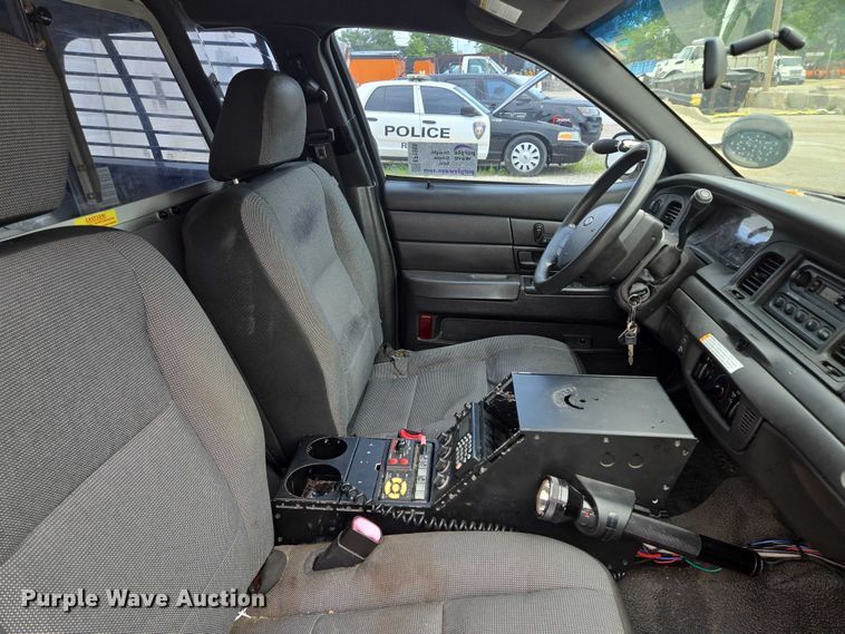 image for item EF1568 2010 Ford Crown Victoria Police Interceptor 