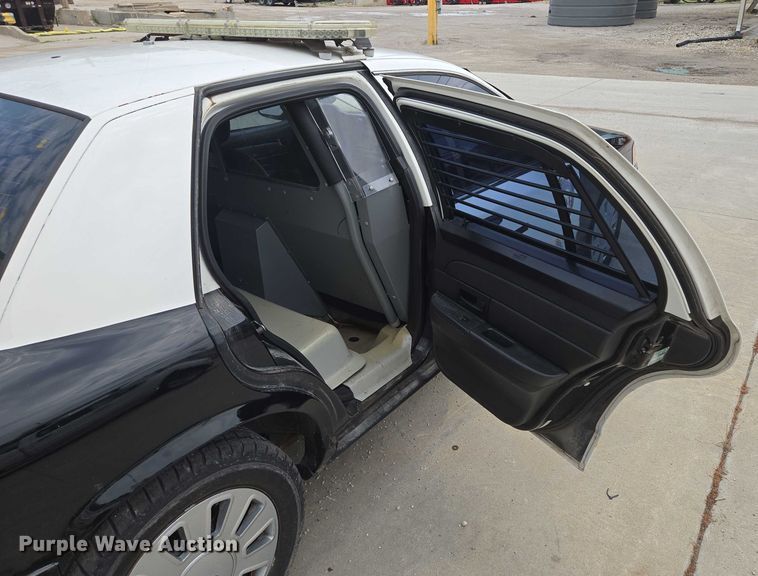 image for item EF1568 2010 Ford Crown Victoria Police Interceptor 