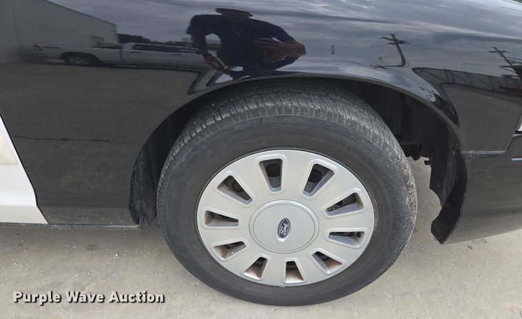 image for item EF1568 2010 Ford Crown Victoria Police Interceptor 