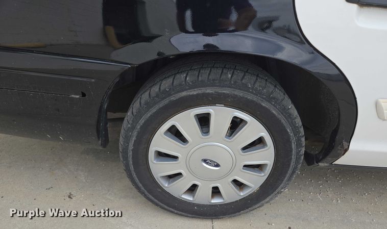 image for item EF1568 2010 Ford Crown Victoria Police Interceptor 