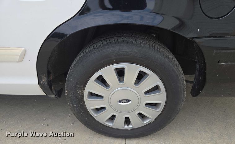 image for item EF1568 2010 Ford Crown Victoria Police Interceptor 