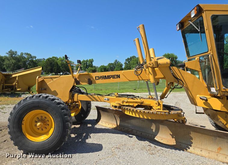 image for item EF1576 1993 Champion 720A motor grader