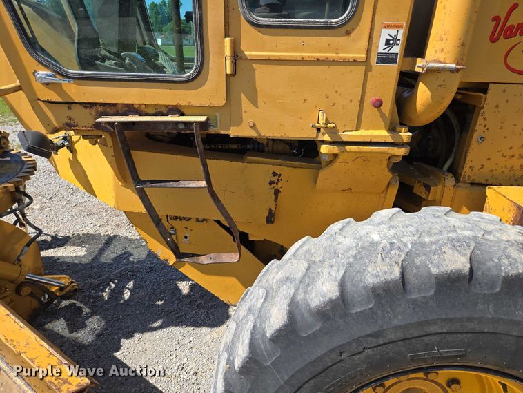 image for item EF1576 1993 Champion 720A motor grader