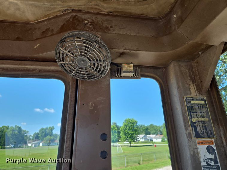 image for item EF1576 1993 Champion 720A motor grader