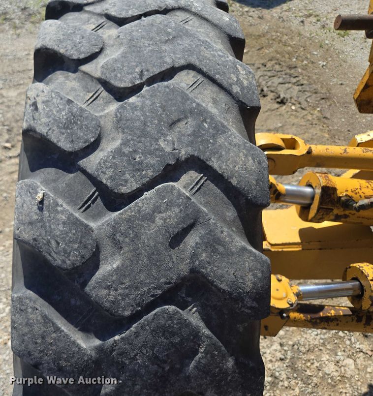 image for item EF1576 1993 Champion 720A motor grader