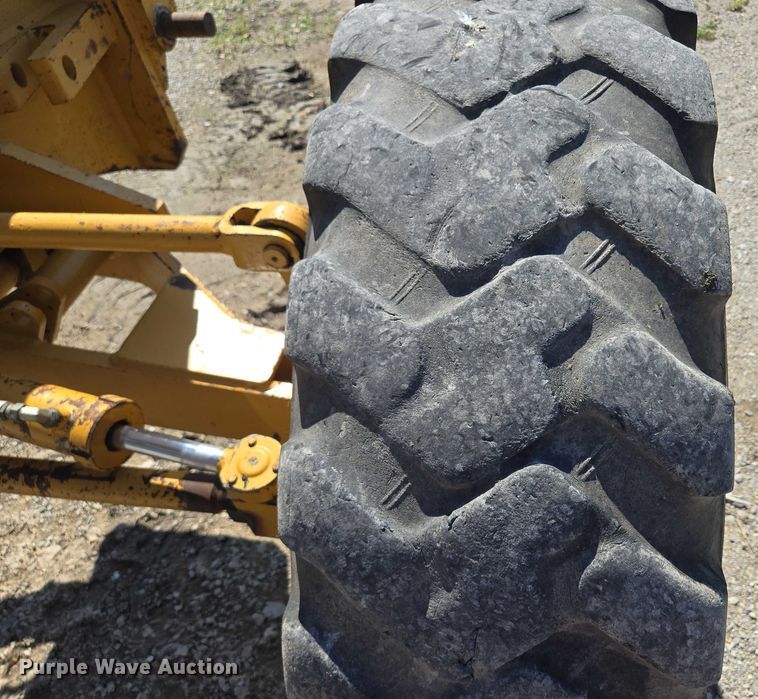 image for item EF1576 1993 Champion 720A motor grader