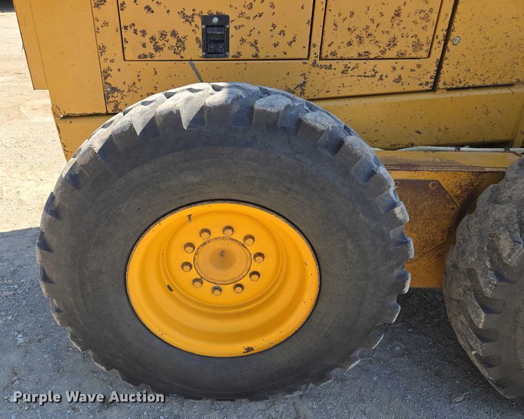 image for item EF1576 1993 Champion 720A motor grader