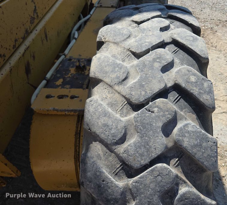 image for item EF1576 1993 Champion 720A motor grader